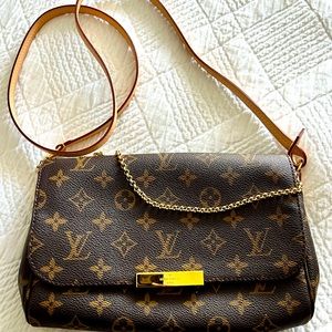 Louis Vuitton purse (authentic) like new!
